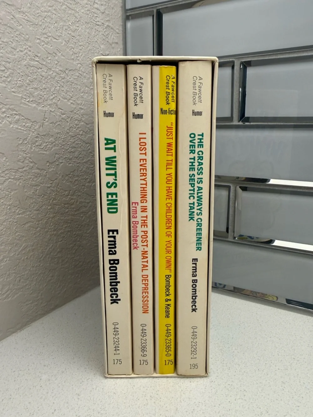 Vintage Set of 4 Erma Bombeck Books Four Hilarious Bestsellers Humor 60s 70s - Picture 3 of 12